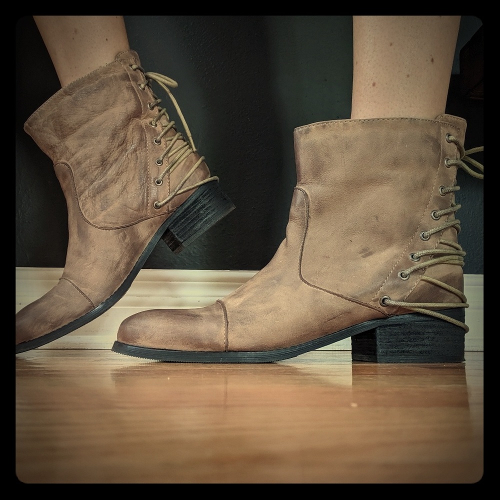 Two Lips leather booties
